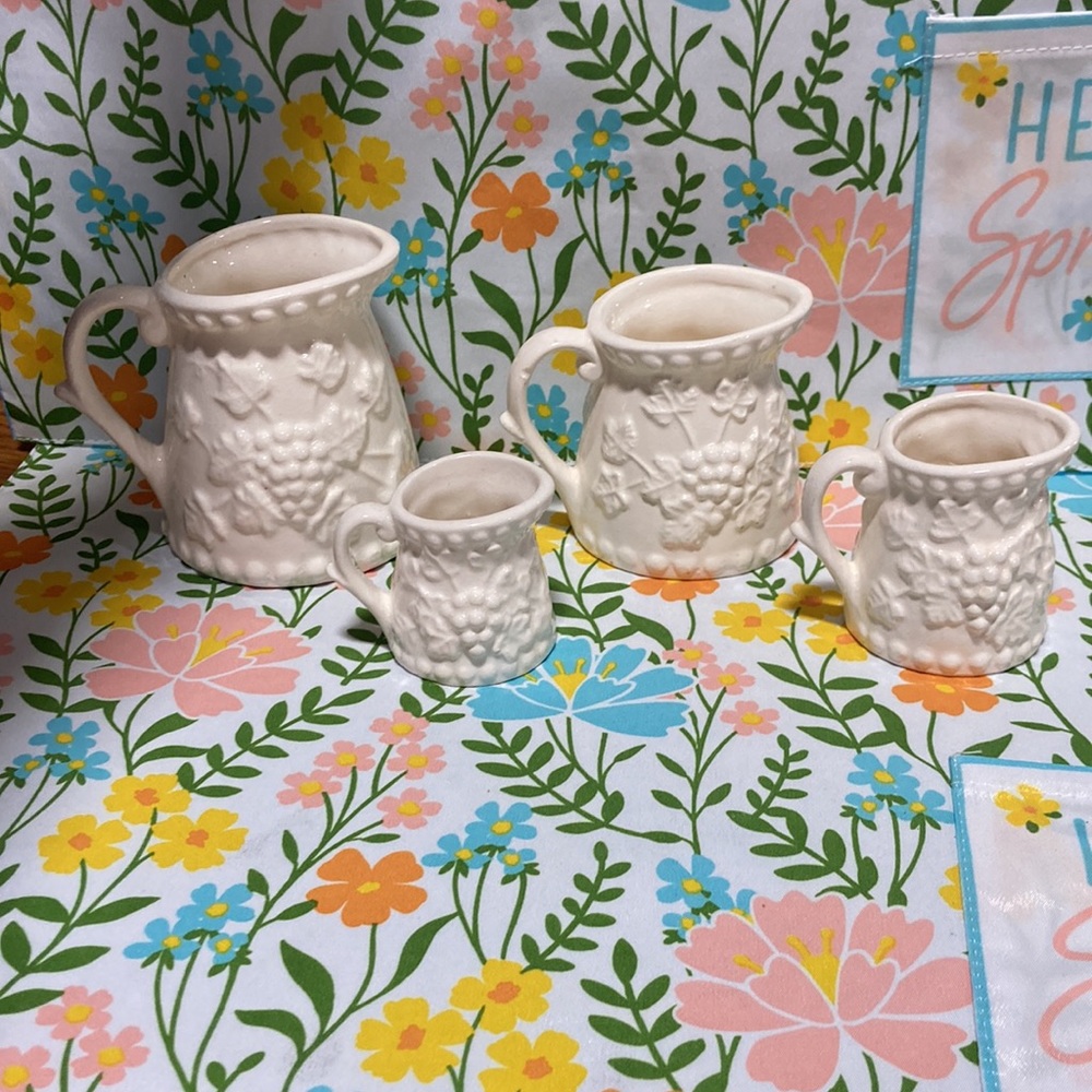 Vintage ENESCO White Ceramic Grape 3D design Measuring Cups Set Mini Jugs